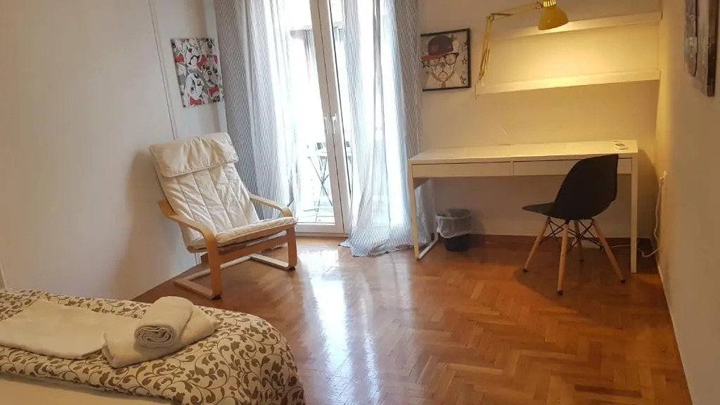 Petrol Apartment- Athens Center, 4 BD, 1 BATH