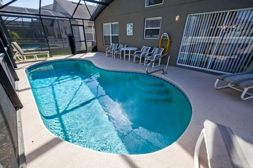 Private Pool 2 Queens And Twin Room! 3 Bedroom Home by RedAwning