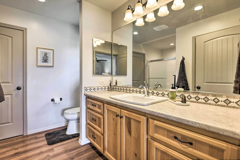 Cozy Designer Home w/ Gorgeous Mountain Views!
