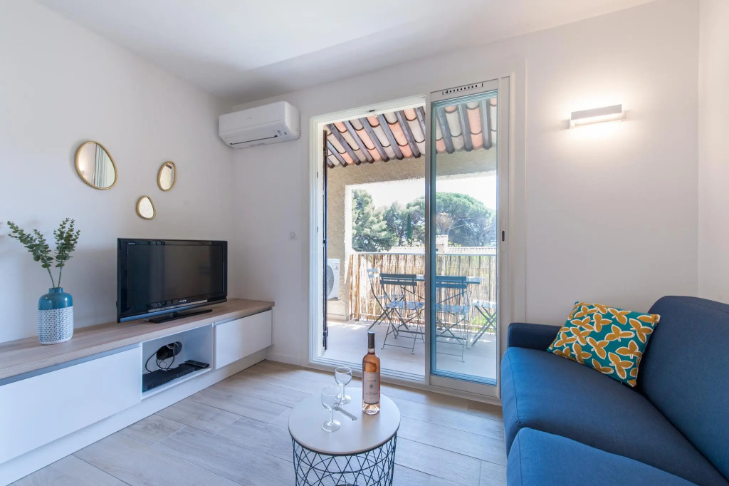Studio neuf climatisé petite vue mer plage à pieds - Ted Home