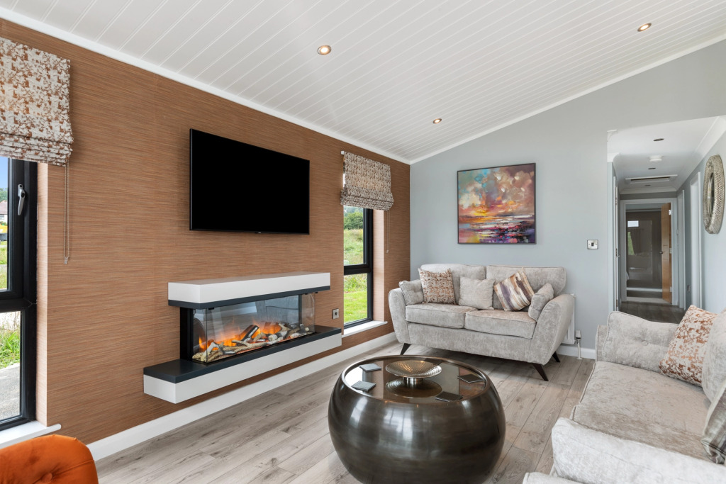 Ael-Y-Bryn - Luxury Lodge, Hot Tub, Three En-Suite Bedrooms