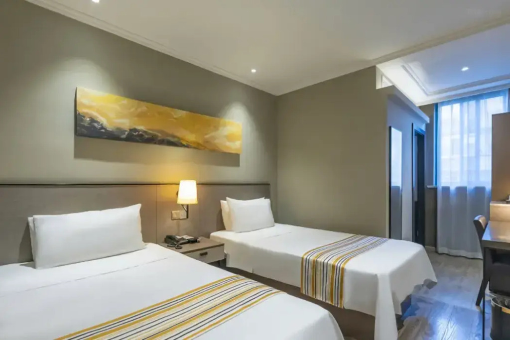 Home Inn Plus Shanghai Huaihai Road Sinan Road