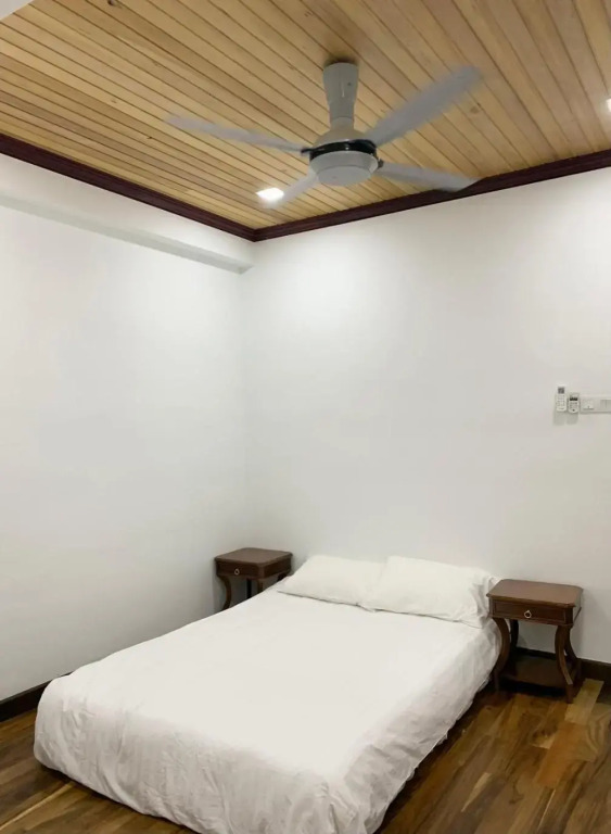 The Venus - Spacious Wooden TOP Floor Apartment