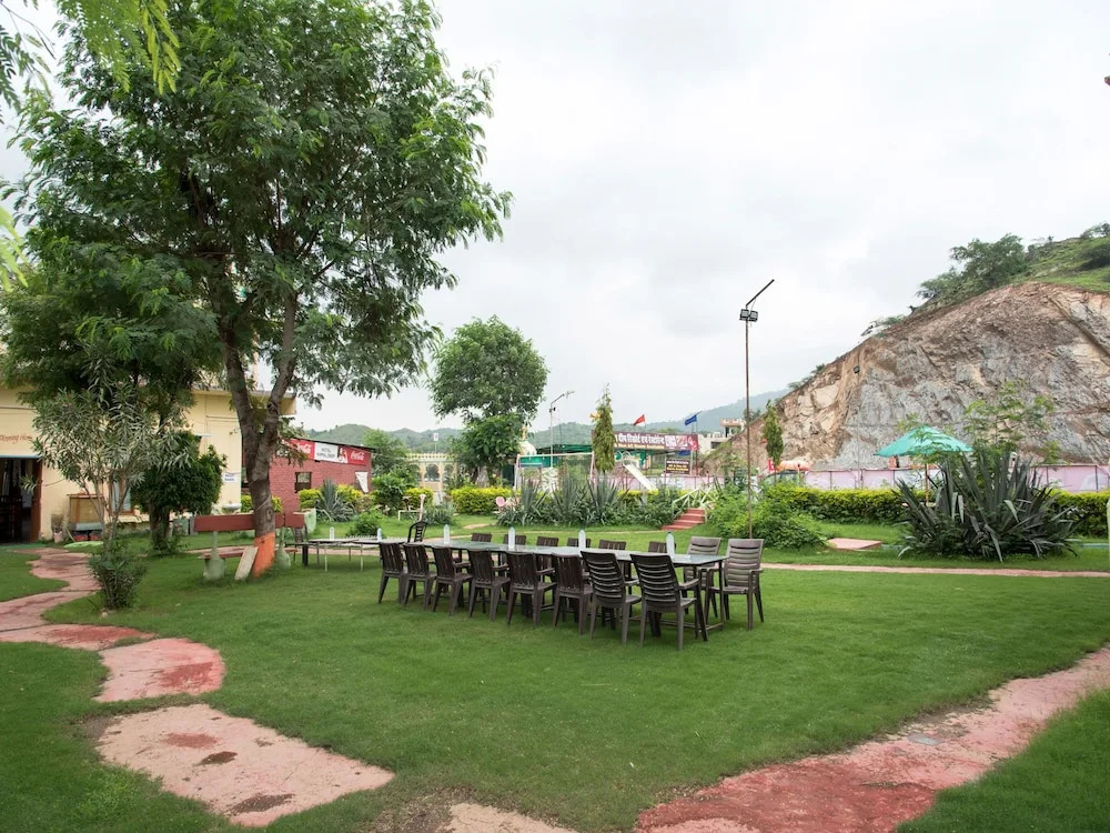 Oyo 16816 Home Garden View Resort Stay NH 48 Kaya