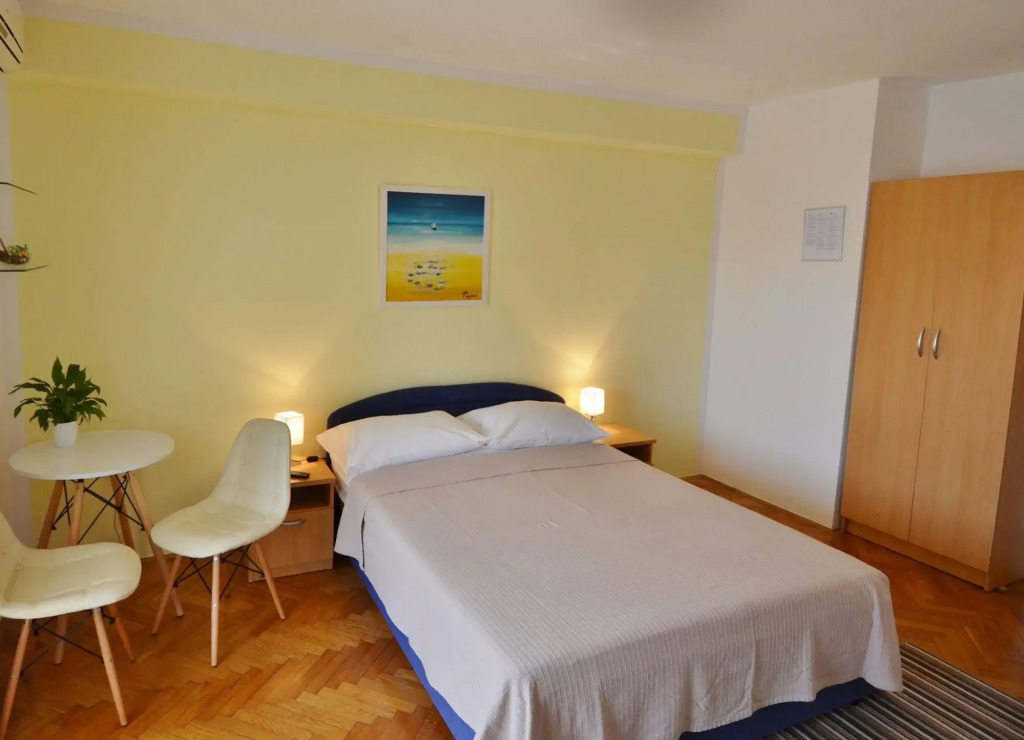 Apartments & Rooms Petra