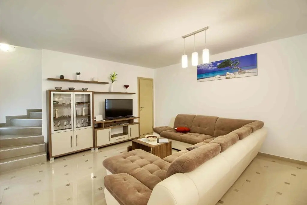 Charming villa Aurora with private pool 200m from the beach for up to 10 persons - WiiBuk