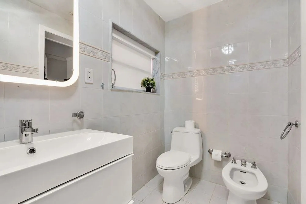 "Fantastic House 5min to Brickell w/ Pool & Tub".