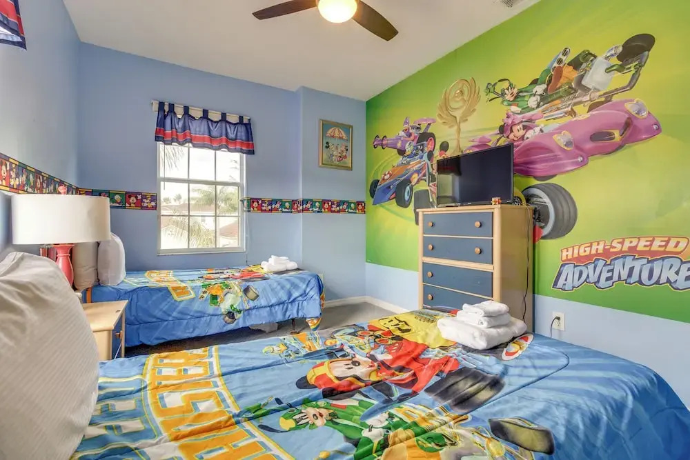 Lanai & Pool: Spacious Villa Near Disney