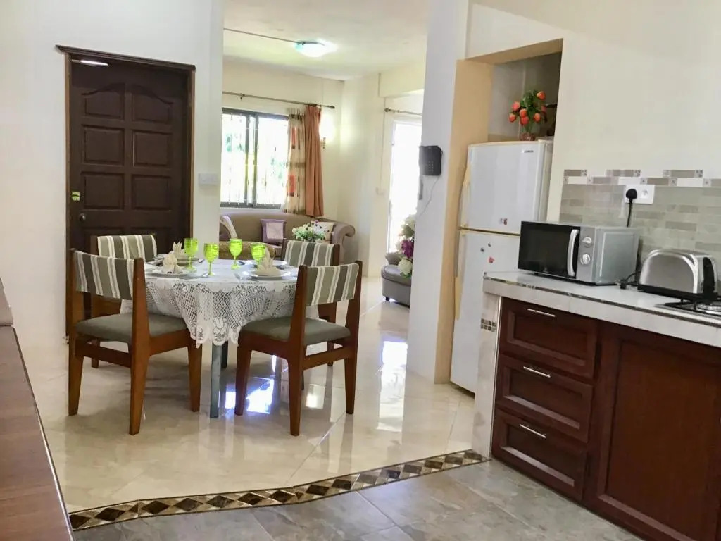 Cardamon Villa is a 2 bedroom with 1 bathroom and seperate toilet detached house with AC and swimming pool , 5 minutes walk from Flic en Flac public beach