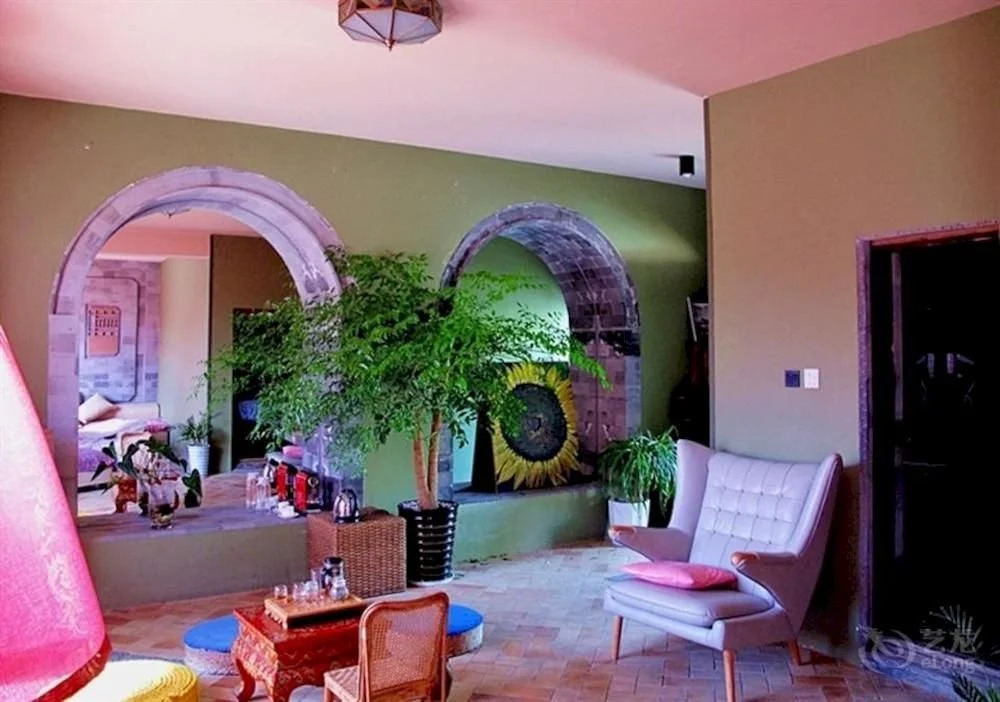 Pink Four Hotel - Dali