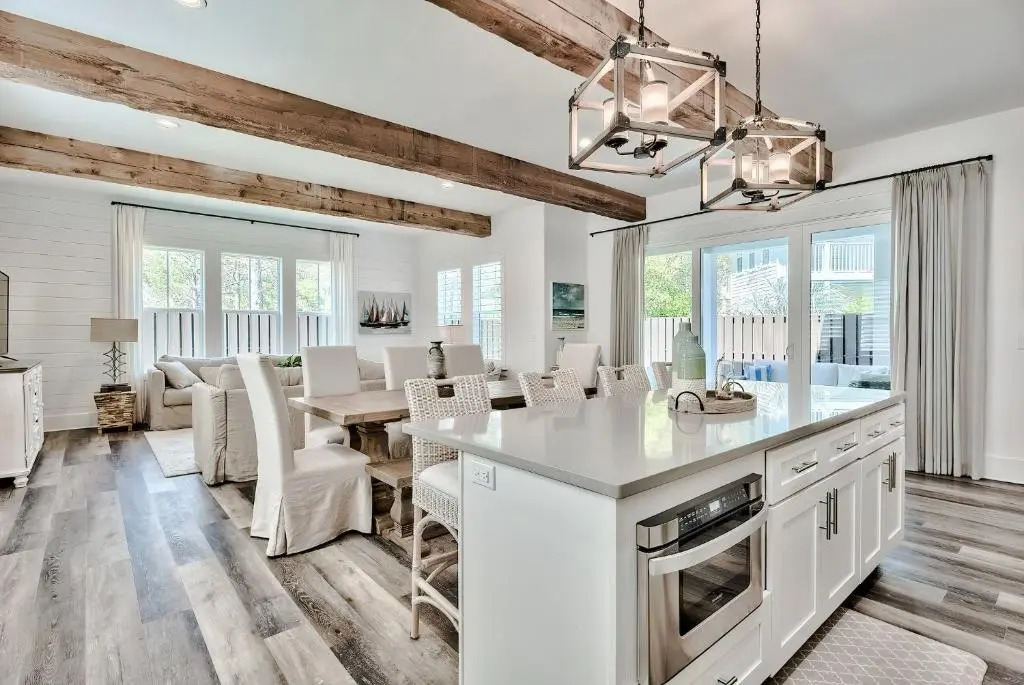 Private Pool-Grill! Walk to Beach-Restaurants - 2 Master Bedrooms!