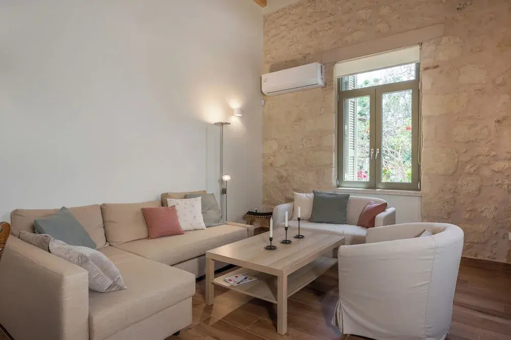 Lithos Residence