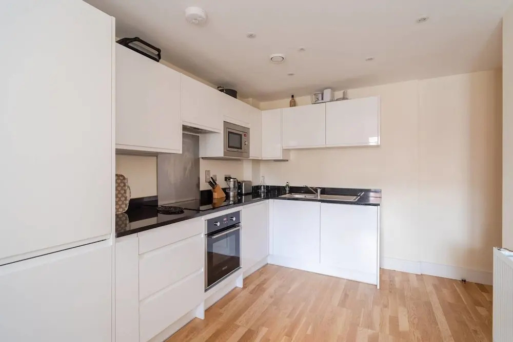 A Beautiful Modern 2 Bedroom Apartment