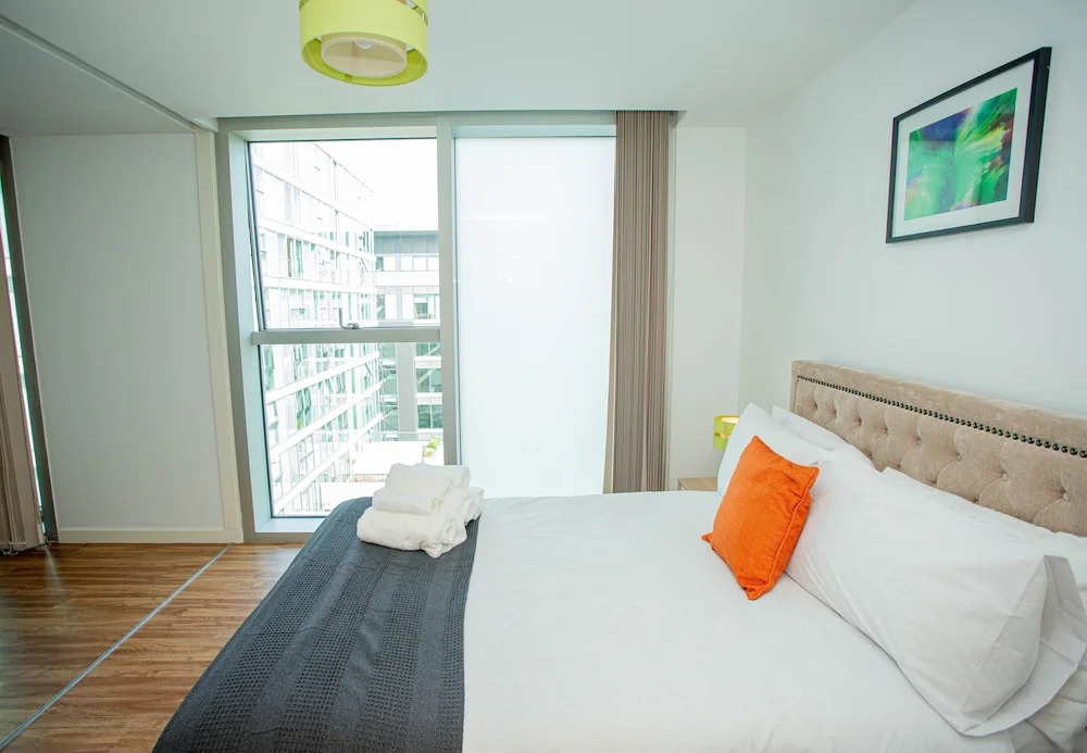 Chelsea Suites Central Milton Keynes - Sleeps 4