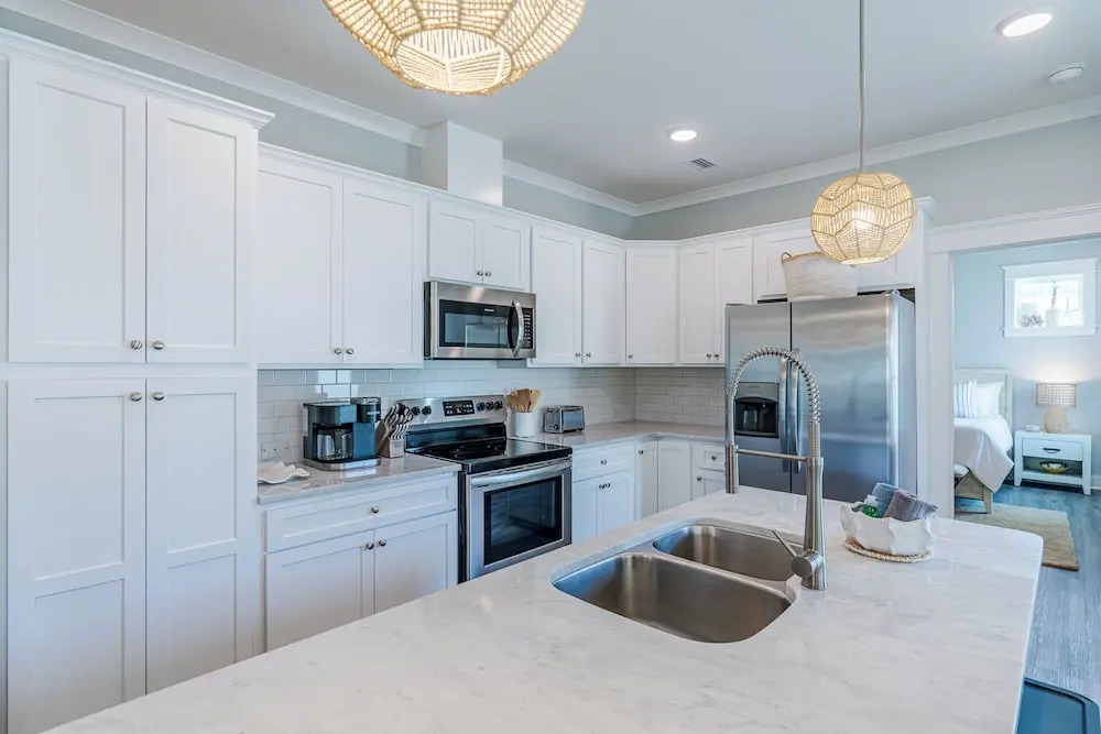 Pet Friendly + Private Pool; Amazing Fenced Backyard, 5 Min Walk to Beach!