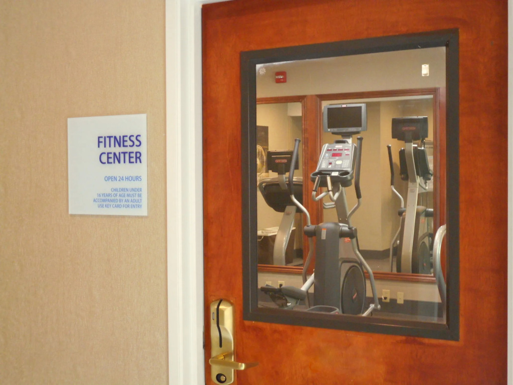 Holiday Inn Express & Suites - North Carmel / Westfield by IHG