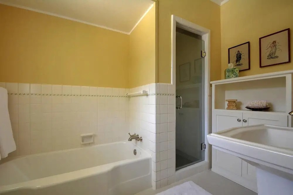 6BR 8BA Historic LBJ Estate near Lake Austin by RedAwning