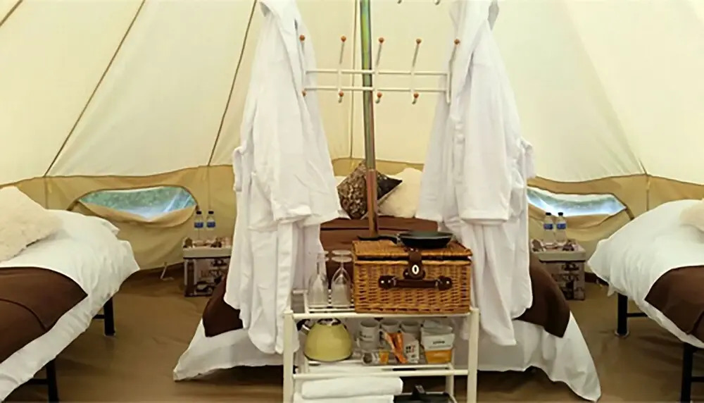 Oak Lodge Retreat - Glamping 4