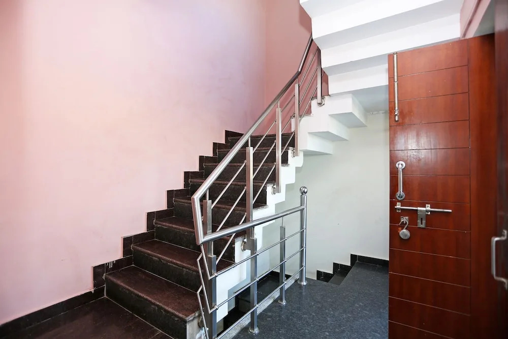 OYO Rooms Huda City Center Market District