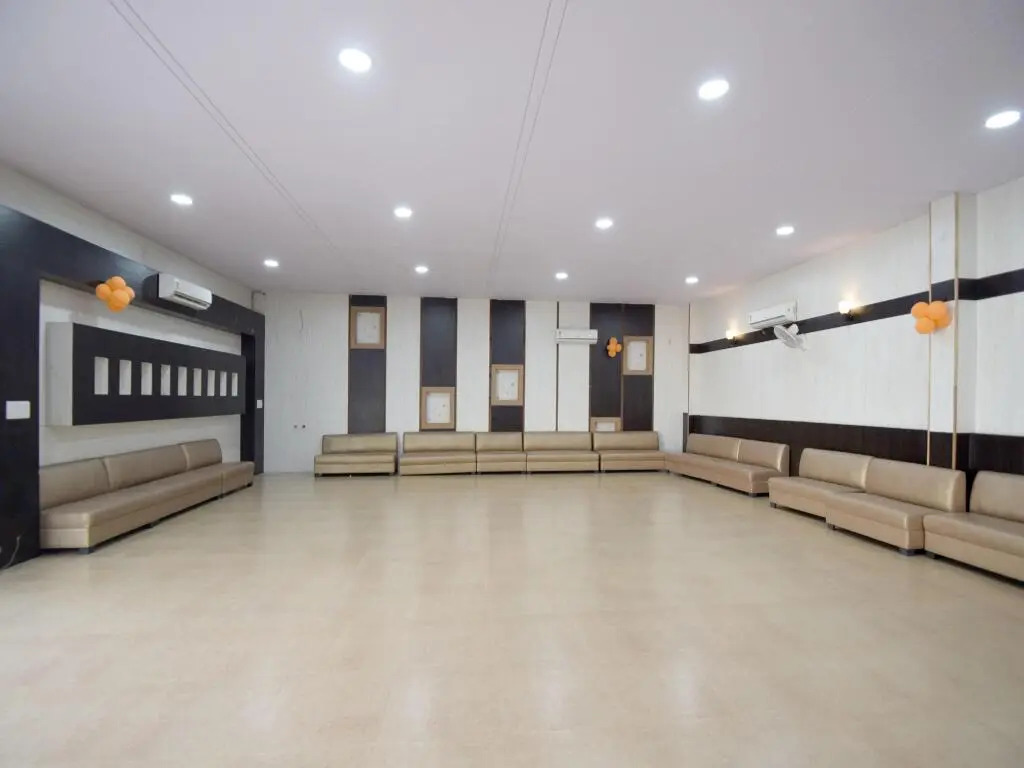 Royal Castillo By OYO Rooms