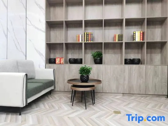 TRUE GO Hotel X (Beijing Guomao Sihui Subway Station)