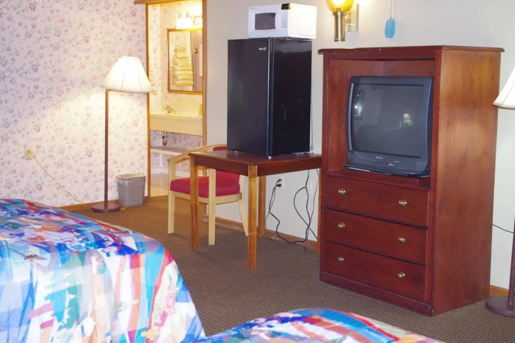 Love Hotels Western Holiday by OYO at Harlan Lake NE