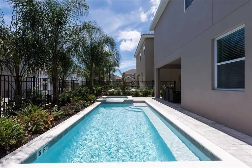 Reunion Beauty 8 Bedroom Home with Private Pool and Spa