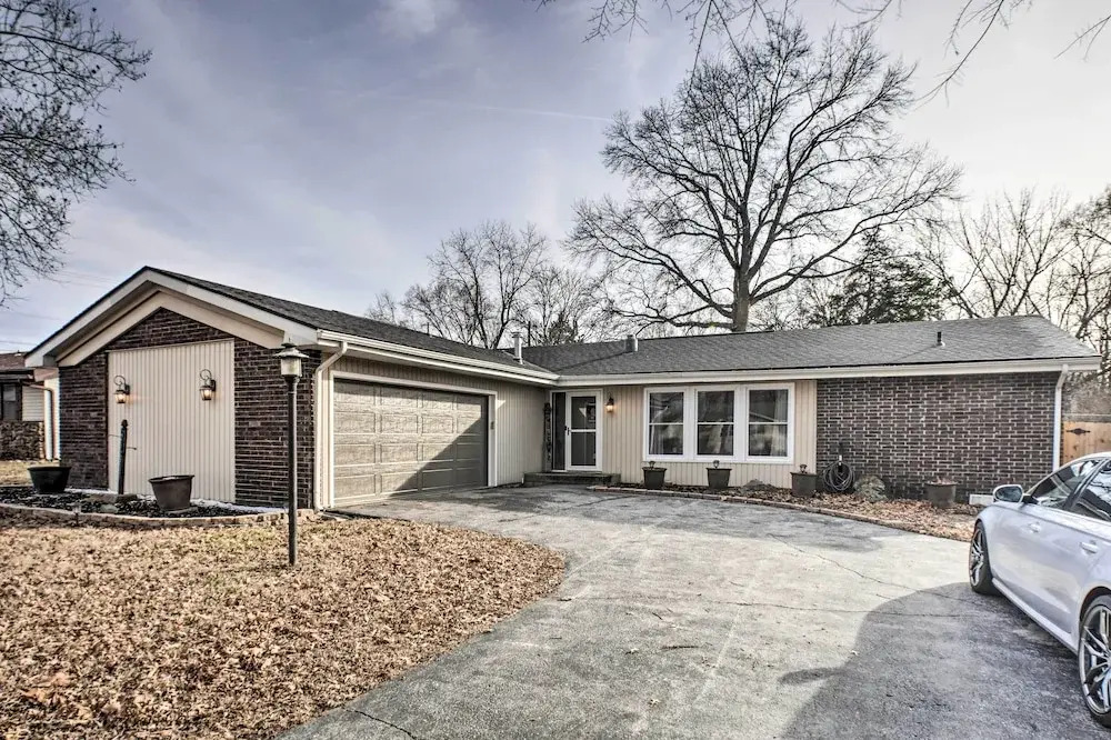 Family-friendly Springfield Home w/ Yard!