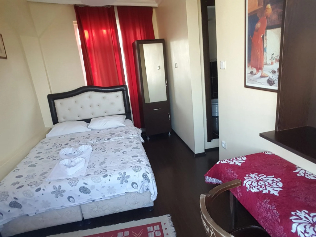 Metropolis Hostel & Guest House
