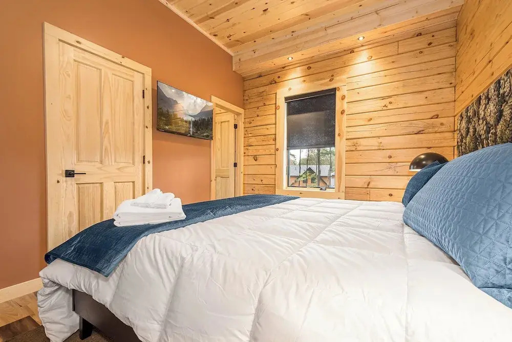 Black Diamond Lodge by Taylor Made Deep Creek