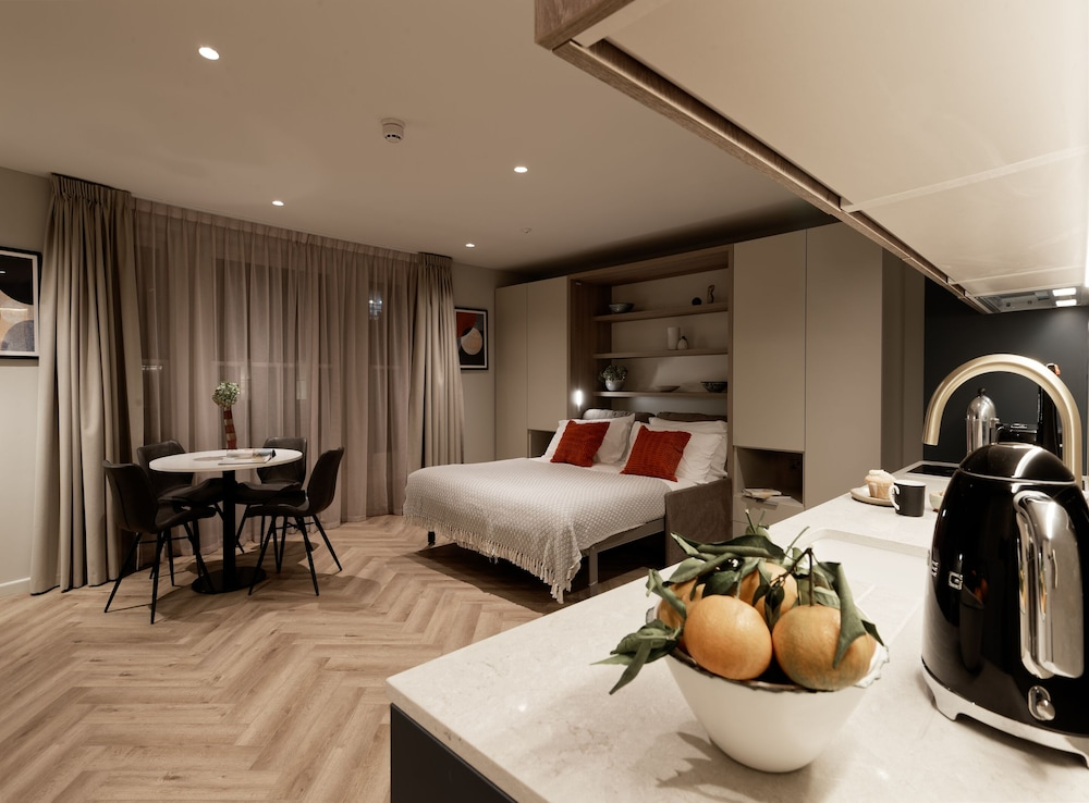 Notting Hill Studios by DMONTRIO