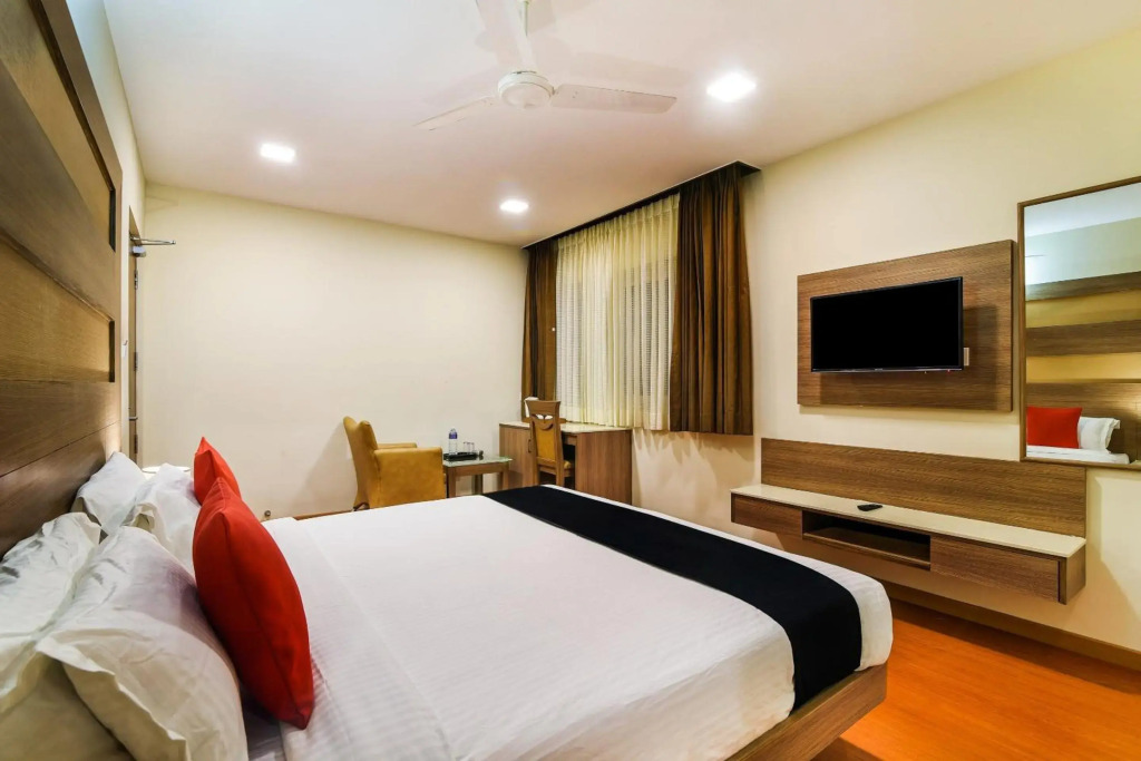 Super OYO Capital O 37664 Hotel Grand Plaza