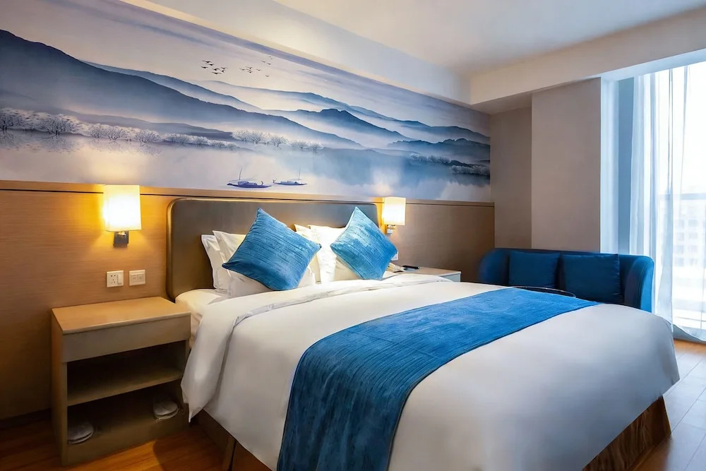 H Crytal Hotel (Jinma Road, Dalian Development Zone)