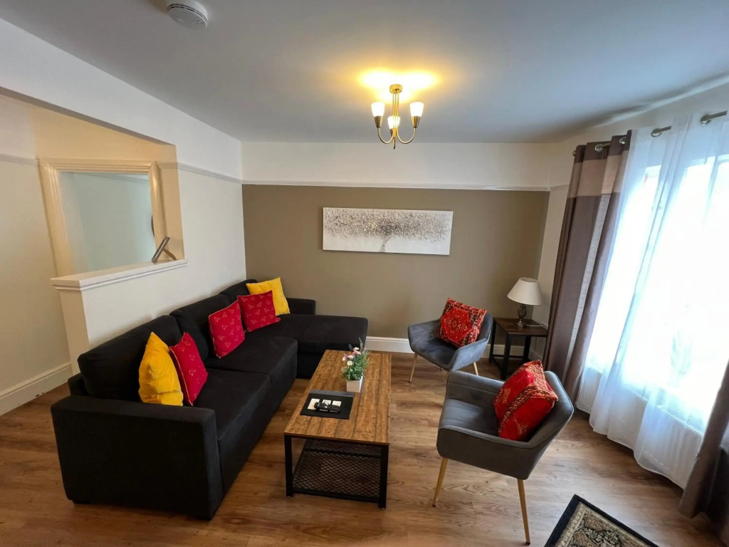 Beautiful 2b Apt in the Heart of Glastonbury.
