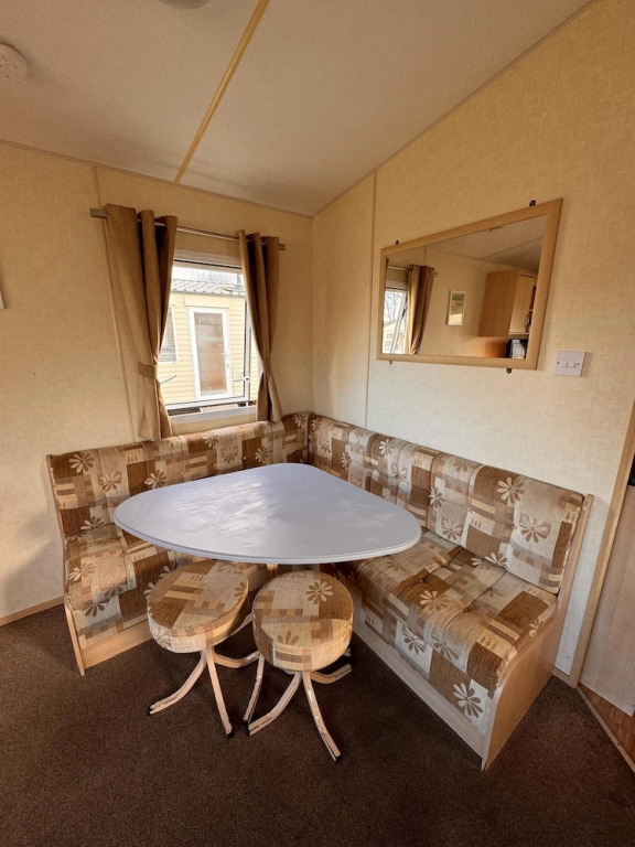 3 Bed Caravan - Sleeps 8 - Pet Friendly, Parking