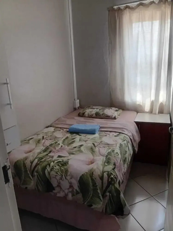 Las Palmas Day & Night Guest House