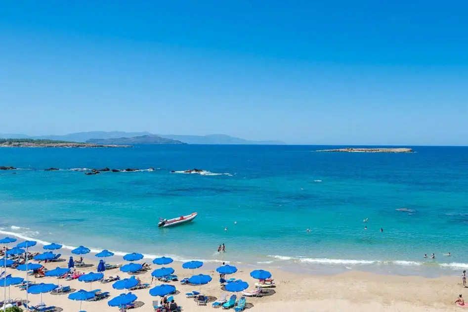Steps to Nea Chora beach Angela apt ,10min to town