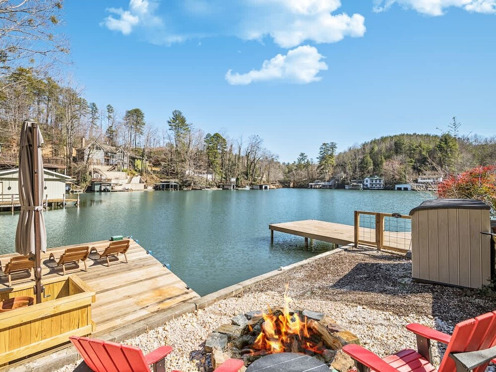 Lakefront 4BR w Screened Porch