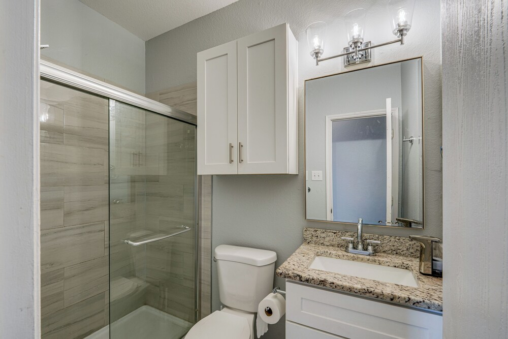Pet Friendly! Renovated Arlington Home Near At&t