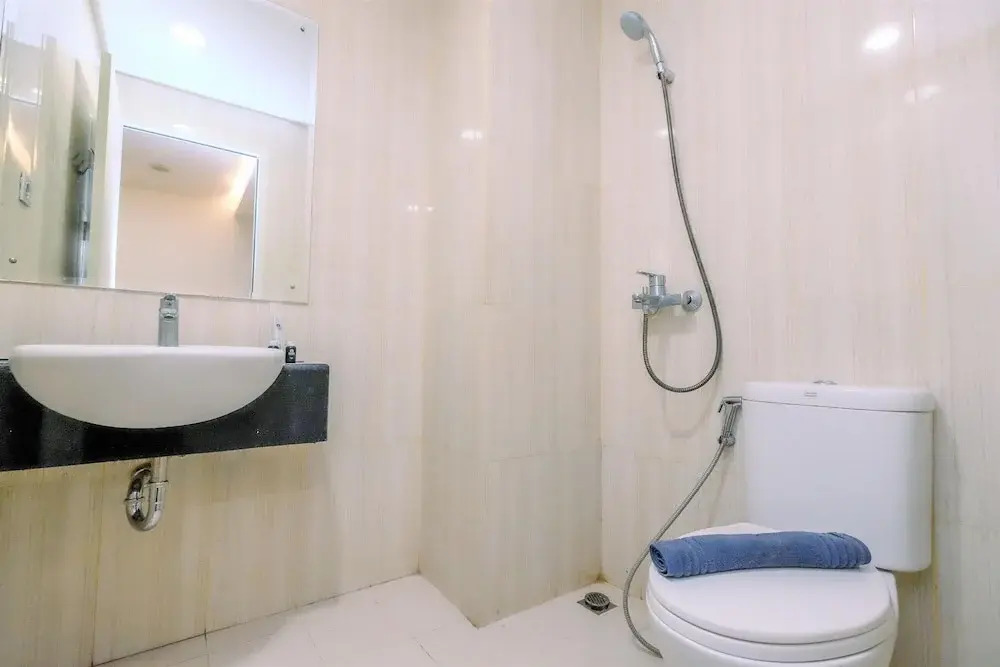 Modern Look 2BR at Sentul Tower Apartment