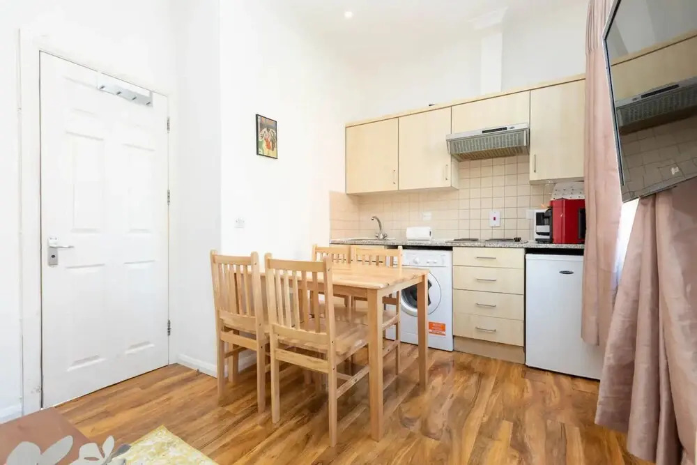 Centrally Located 1 Bedroom Apartment Near Paddington
