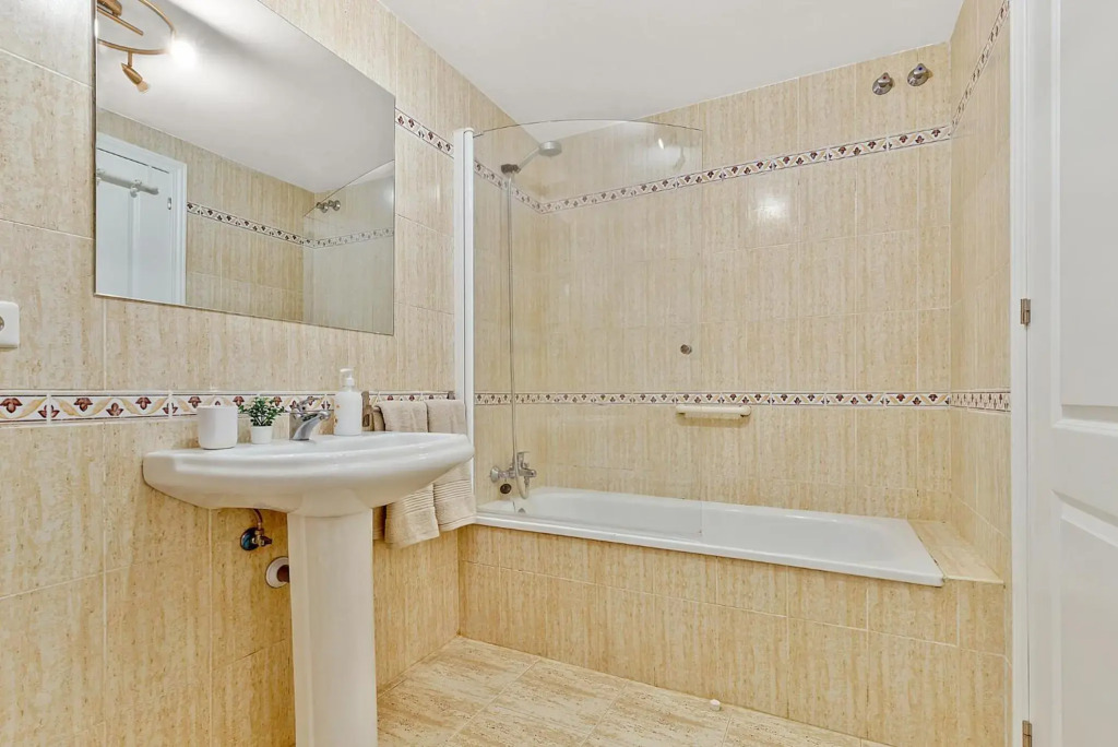 Apartamento con patio a 1 minuto de la playa