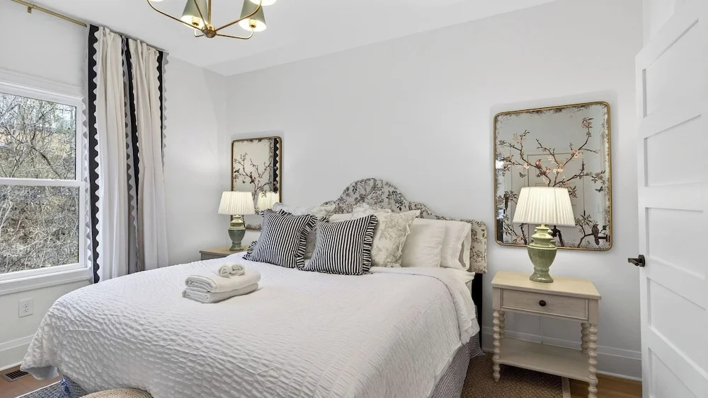 The Great Gatsby and Girls Night Out by Avantstay Sleeps 24 + Hot Tub + Speakeasy Lounge + Lux Kareoke + Near Downtown