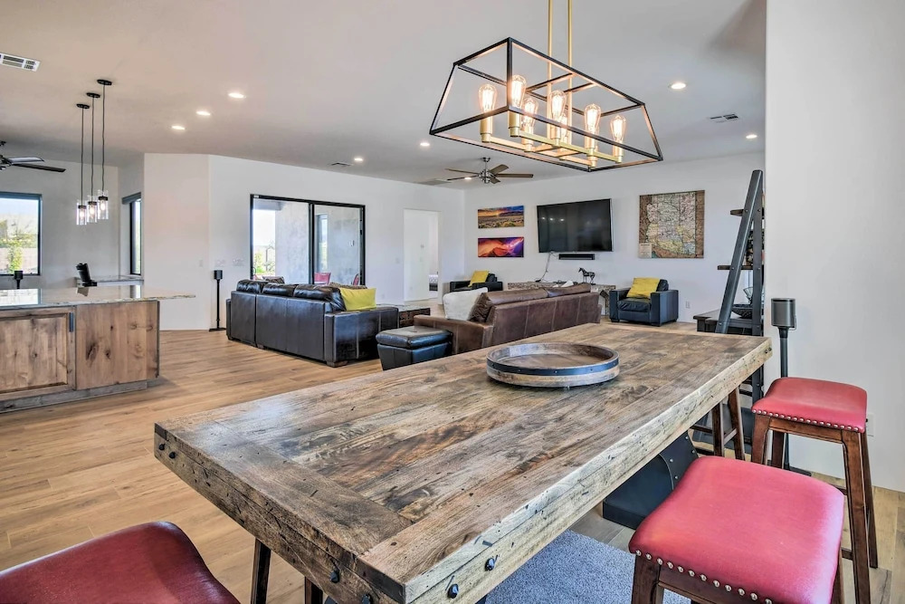 Desert Views, Fire Pit: Serene Phoenix Getaway