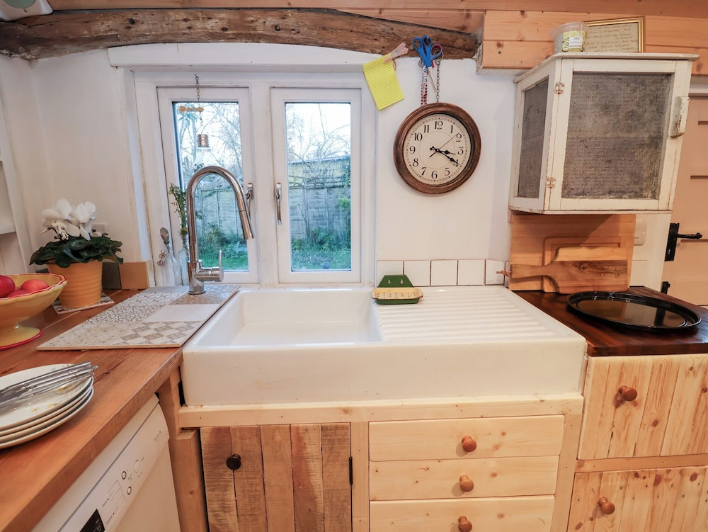 The Hare and Bumblebee Cottage
