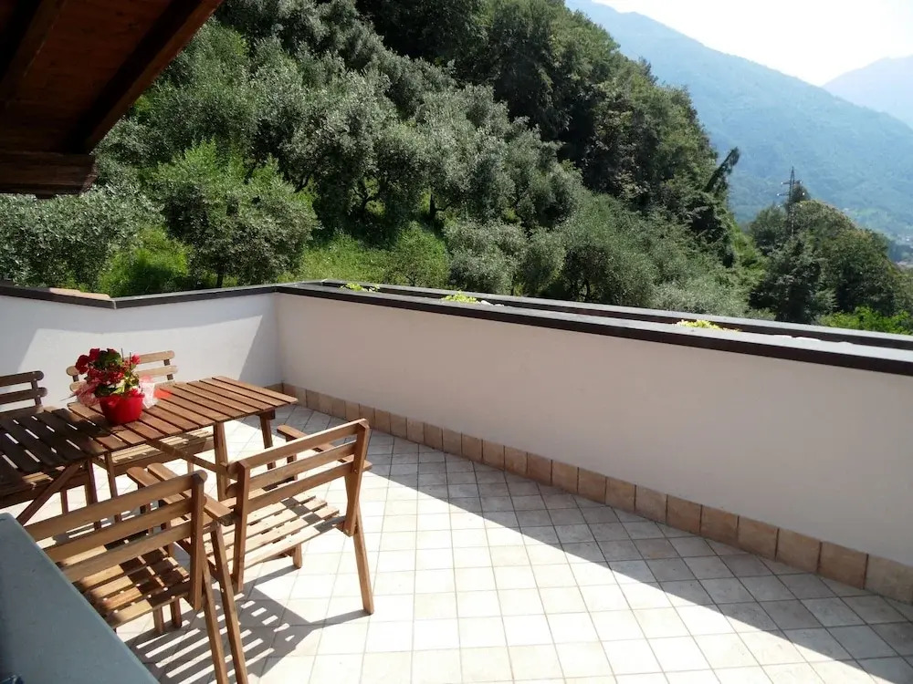 Flat by Lake Iseo With Mountain Views