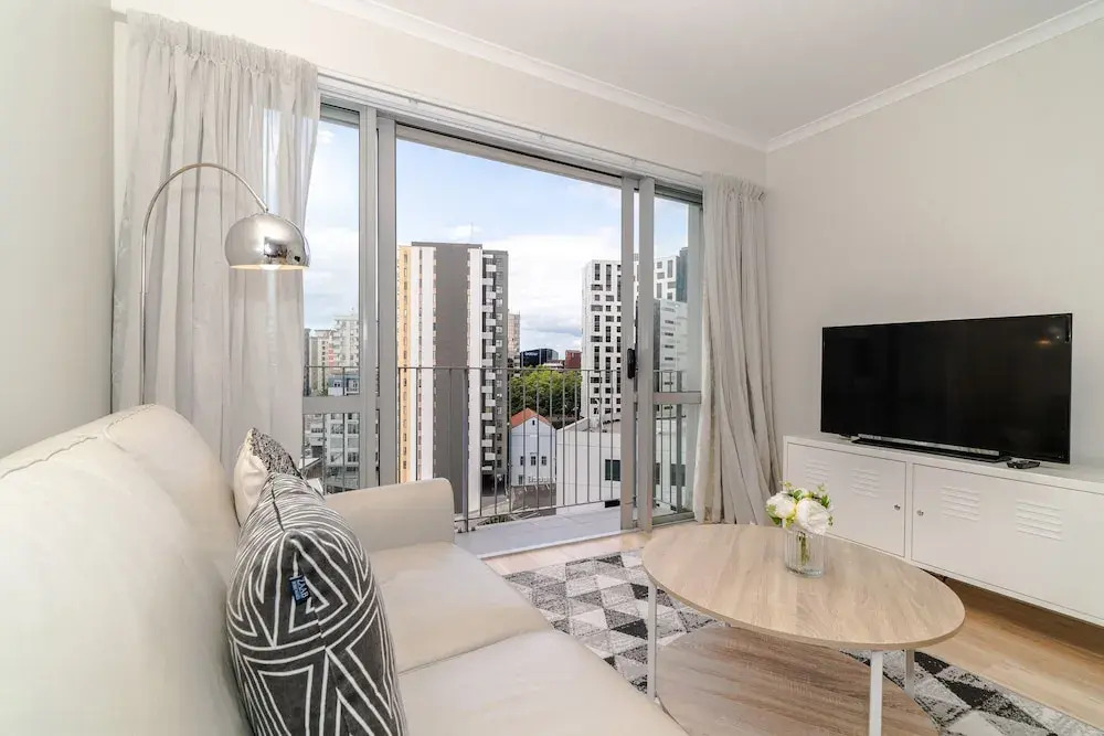 Warm & Cosy Two-Bedroom Apartment in CBD