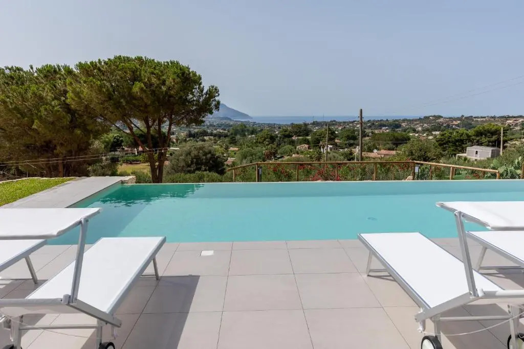 Villa vista mare con piscina a sfioro a Scopello