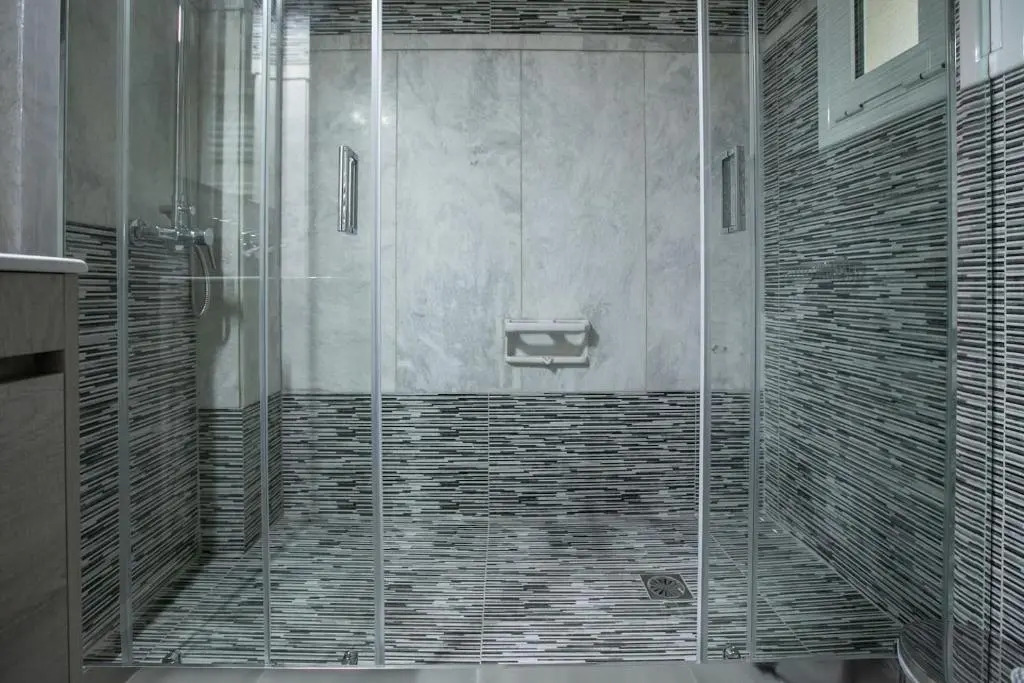 Luxurious 4 bdrm+3 bath Apt in the heart of Athens