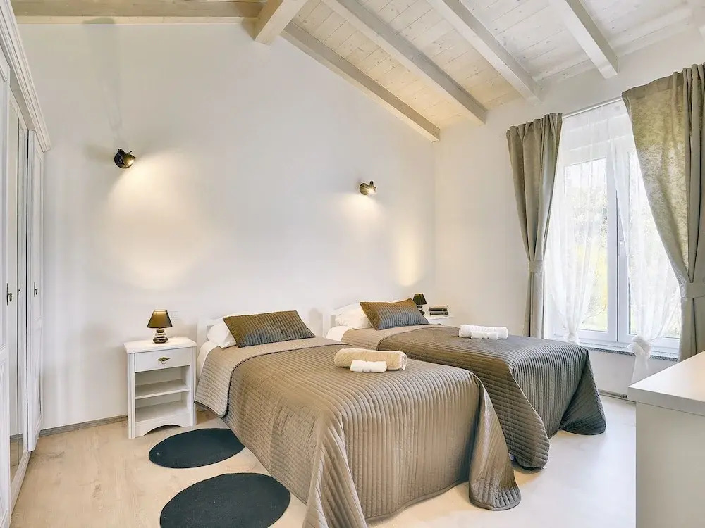 Modern Villa in Pula With Garden